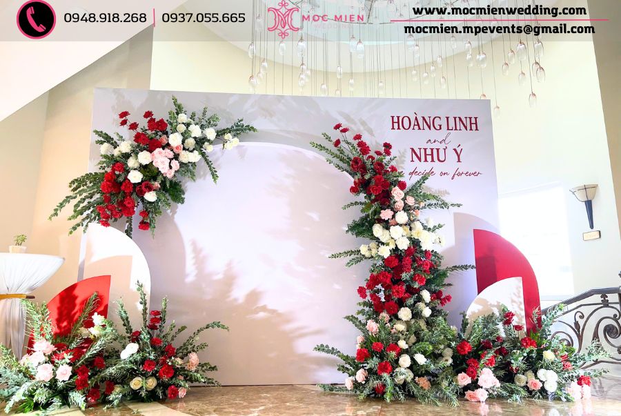 Backdrop chụp hình tại nhà hàng tone đỏ