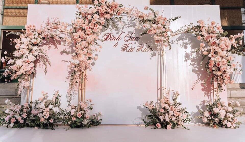 Backdrop chụp hình cưới tone Hồng pastel