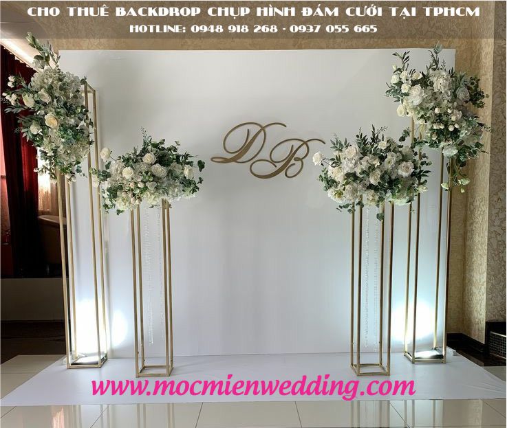 Backdrop cưới đẹp bằng hoa lụa giá rẻ tại TPHCM