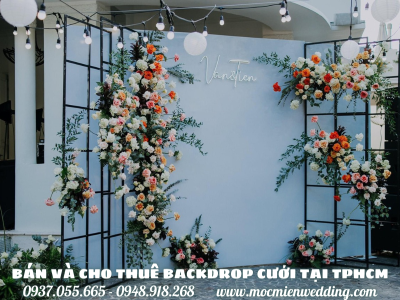 Backdrop cưới hoa tươi có mức giá từ 10,000,000đ trở lên