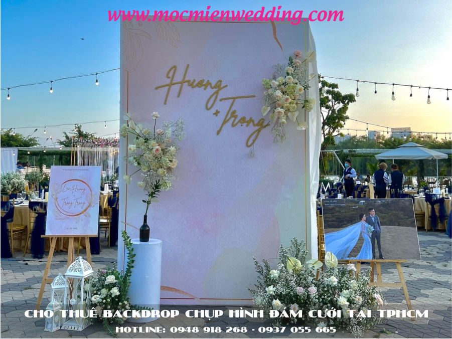 Trang trí backdrop cưới hoa tươi giá rẻ