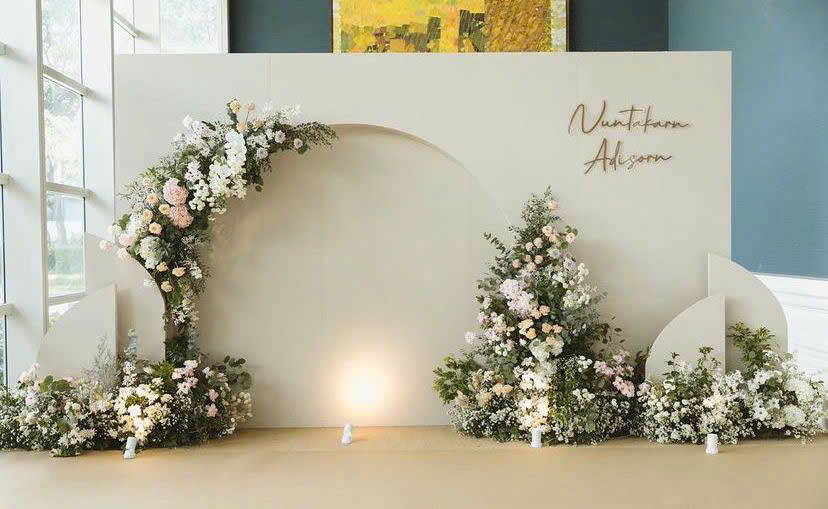 Backdrop chụp hình hoa tươi tone trắng - hồng