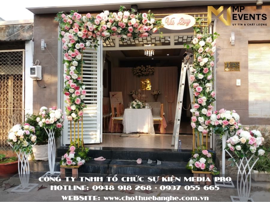 Mua cổng hoa cưới rẻ nhất TPHCM tại 182/1 đường ĐHT02, phường Đông hưng Thuận, Quận 12