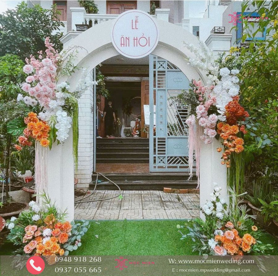 Chuyên sản xuất bán khung sắt cổng hoa cưới, khung cắm hoa giá rẻ tại TPHCM