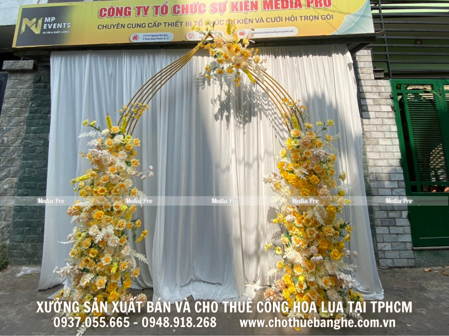 Cho thuê cổng hoa lụa tone vàng tại Gò Vấp 