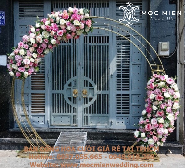Trang trí cổng cưới hoa lụa tại TPHCM