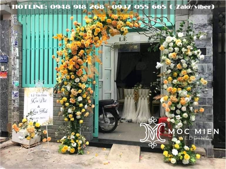 Cho thuê cổng hoa cưới vàng phong cách vinatge mới nhất năm 2022 giá chỉ từ 1,450,000 - 1,950,000 vnđ/cổng