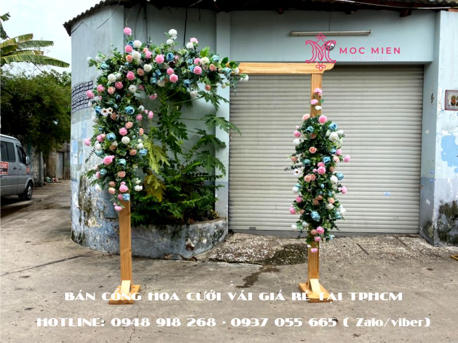 Giá bán cổng hoa cưới lụa, khung làm từ gỗ 1 thanh, tông màu hồng - xanh copa