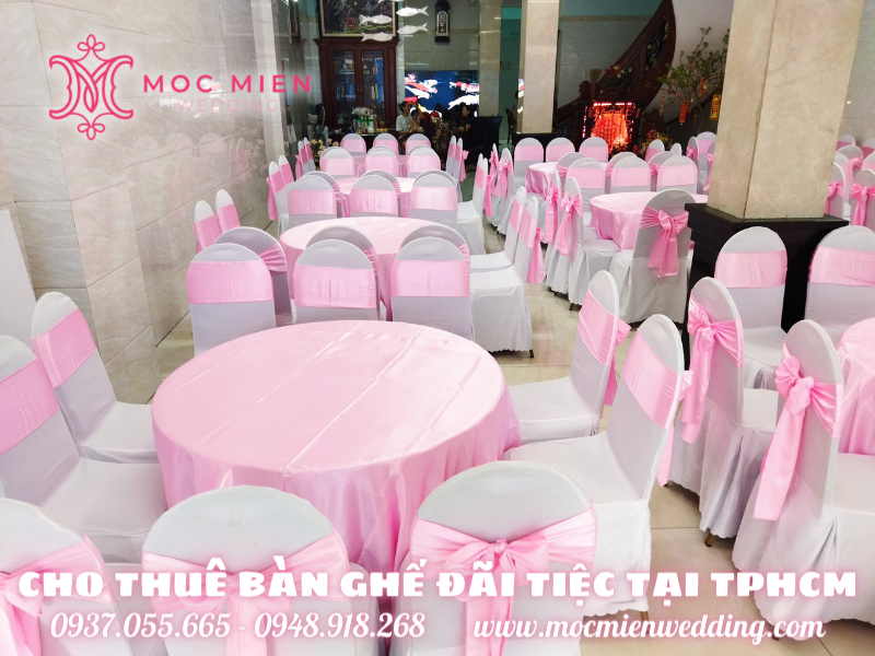 Bàn ghế đãi tiệc tone hồng tại Tân Bình