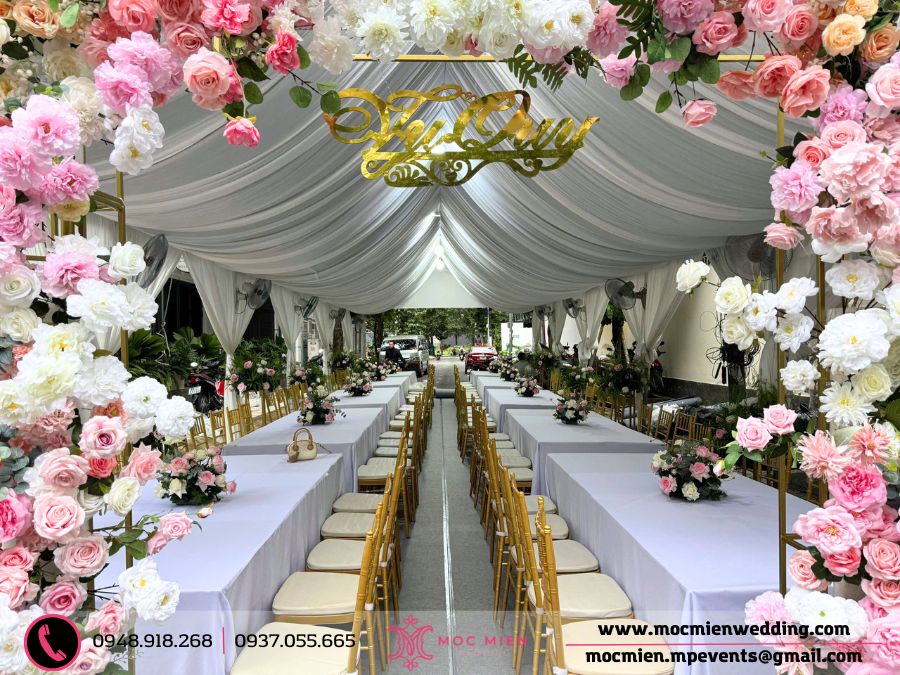 Cận cảnh rạp cưới - bàn dài tiffany cho tiệc trà