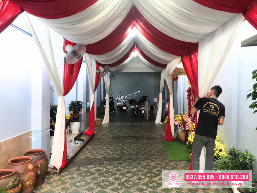 Trang trí rạp cưới tone đỏ