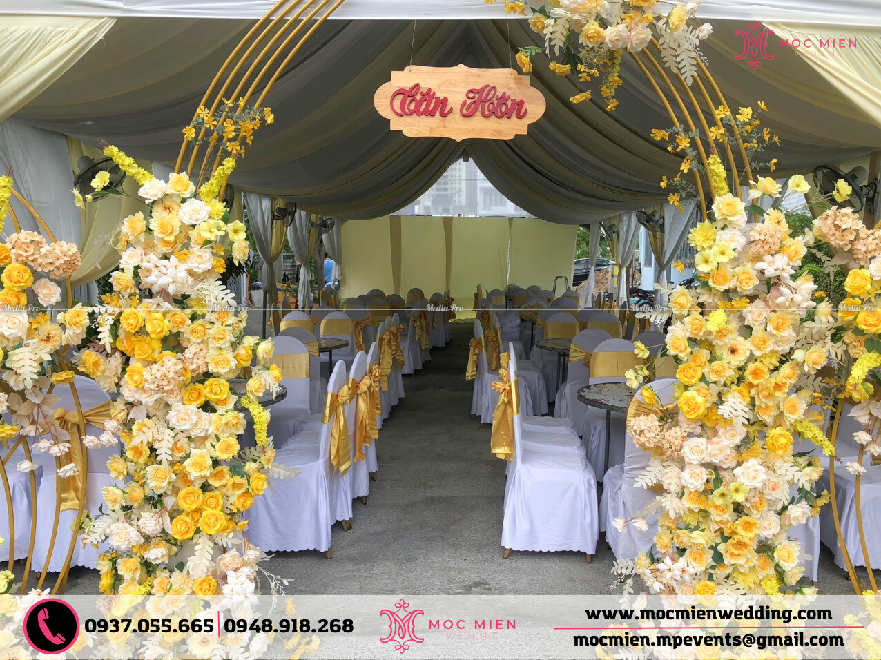 Cho thuê bàn ghế đám cưới theo tone màu vàng kem 