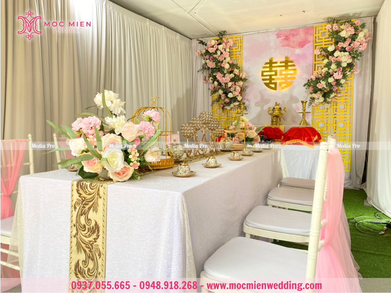 Trang trí bàn thờ gia tiên hoa lụa cao cấp tông màu trắng - hồng