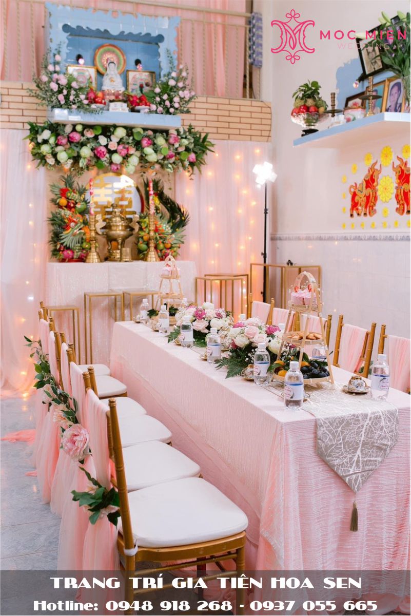Trang trí bàn thờ gia tiên hoa sen tươi tông màu hồng tại quận 12
