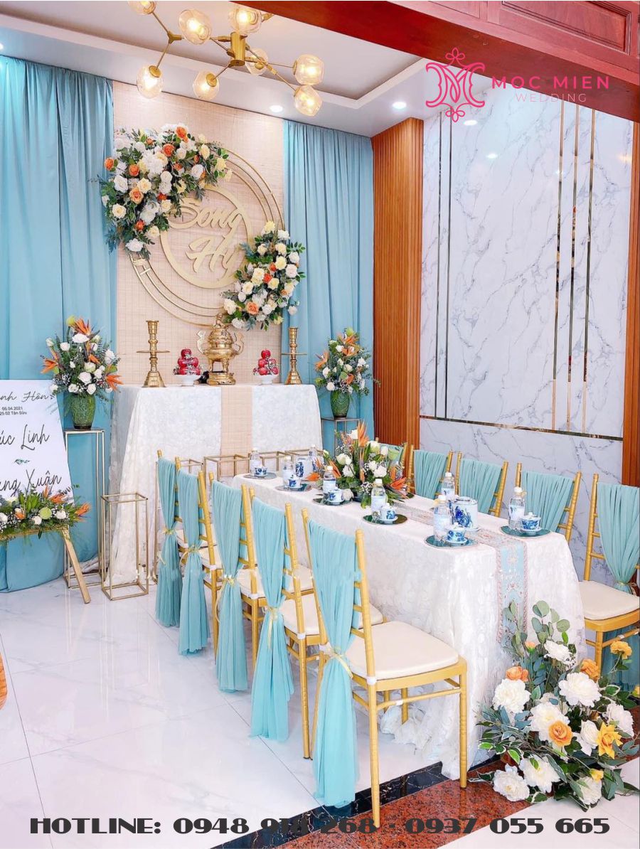 Trang trí bàn thờ gia tiên ngày cưới với hoa sen